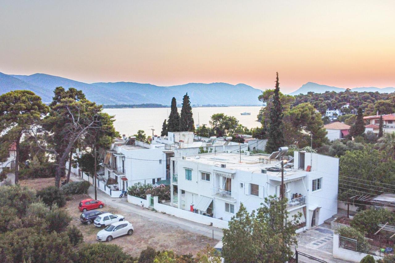 Summer Feel Suites Poros Town エクステリア 写真