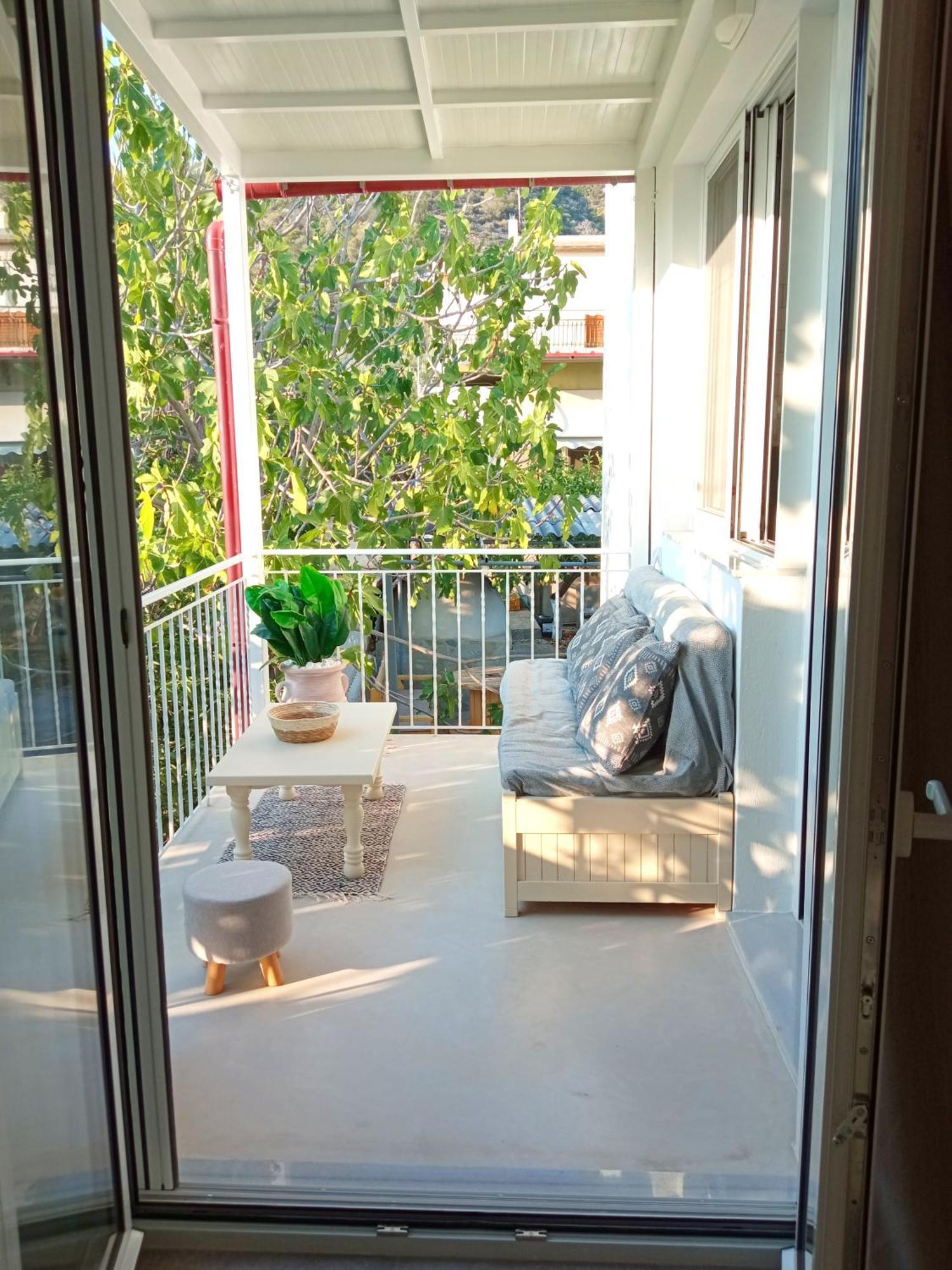 Summer Feel Suites Poros Town エクステリア 写真